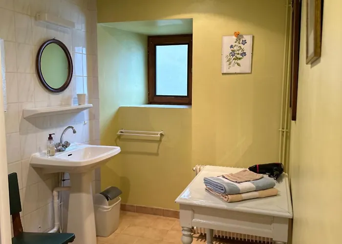 فندق مبيت وإفطار Chez Lucien 3*